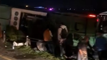 Bus Terguling di Tol Jombang Tewaskan 1 Penumpang, 11 Orang Luka Berat