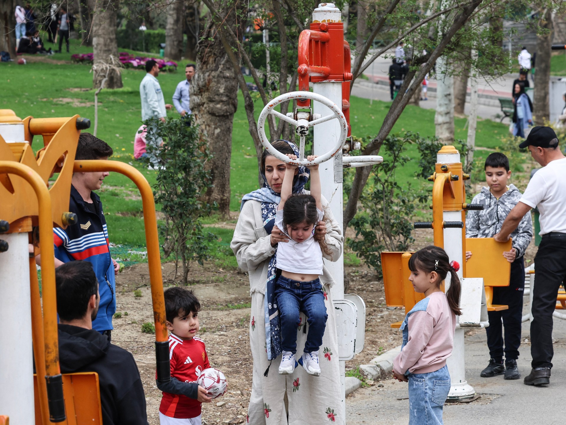 Rumah sakit anak-anak di Teheran menjaga harapan dan senyuman tetap hidup selama perang