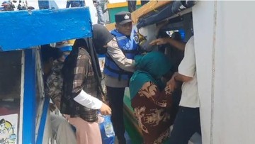 Kapal Mati Mesin Mendadak di Kepulauan Seribu, 54 Penumpang Dievakuasi