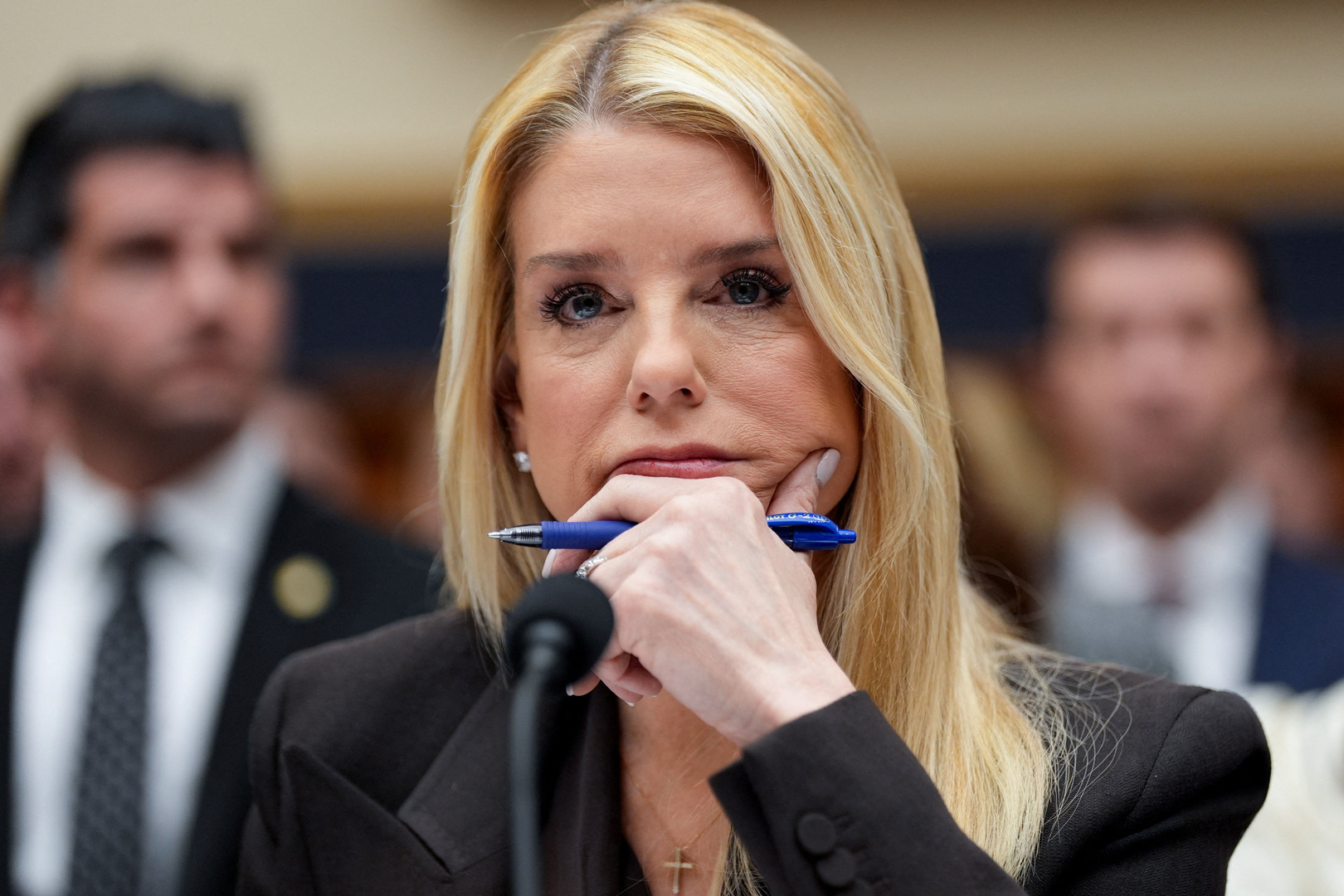 Mengapa Trump memecat Pam Bondi dari Departemen Kehakiman, siapa Todd Blanche?