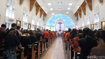 Toleransi saat Salat Jumat di Istiqlal Bareng Jumat Agung di Katedral