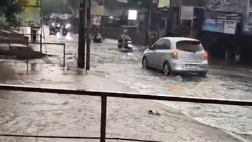 Kali Meluap Usai Hujan Deras Bikin 2 Titik di Tangsel Terendam Banjir