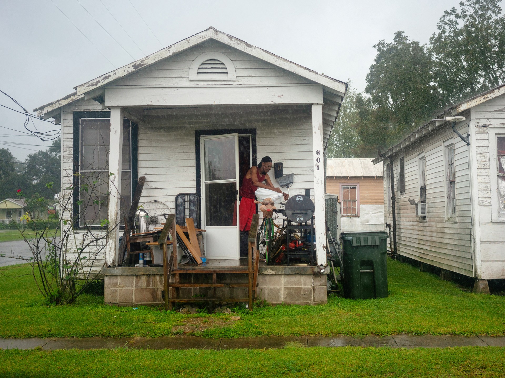 Mobil menabrak parade Tahun Baru Laos Louisiana, melukai sekitar 15 orang