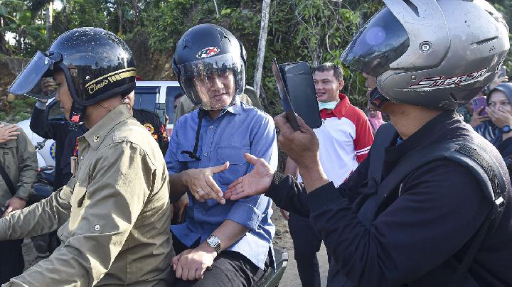 Hadiri Perayaan Paskah di NTT, Gibran Ikut Pikul Salib