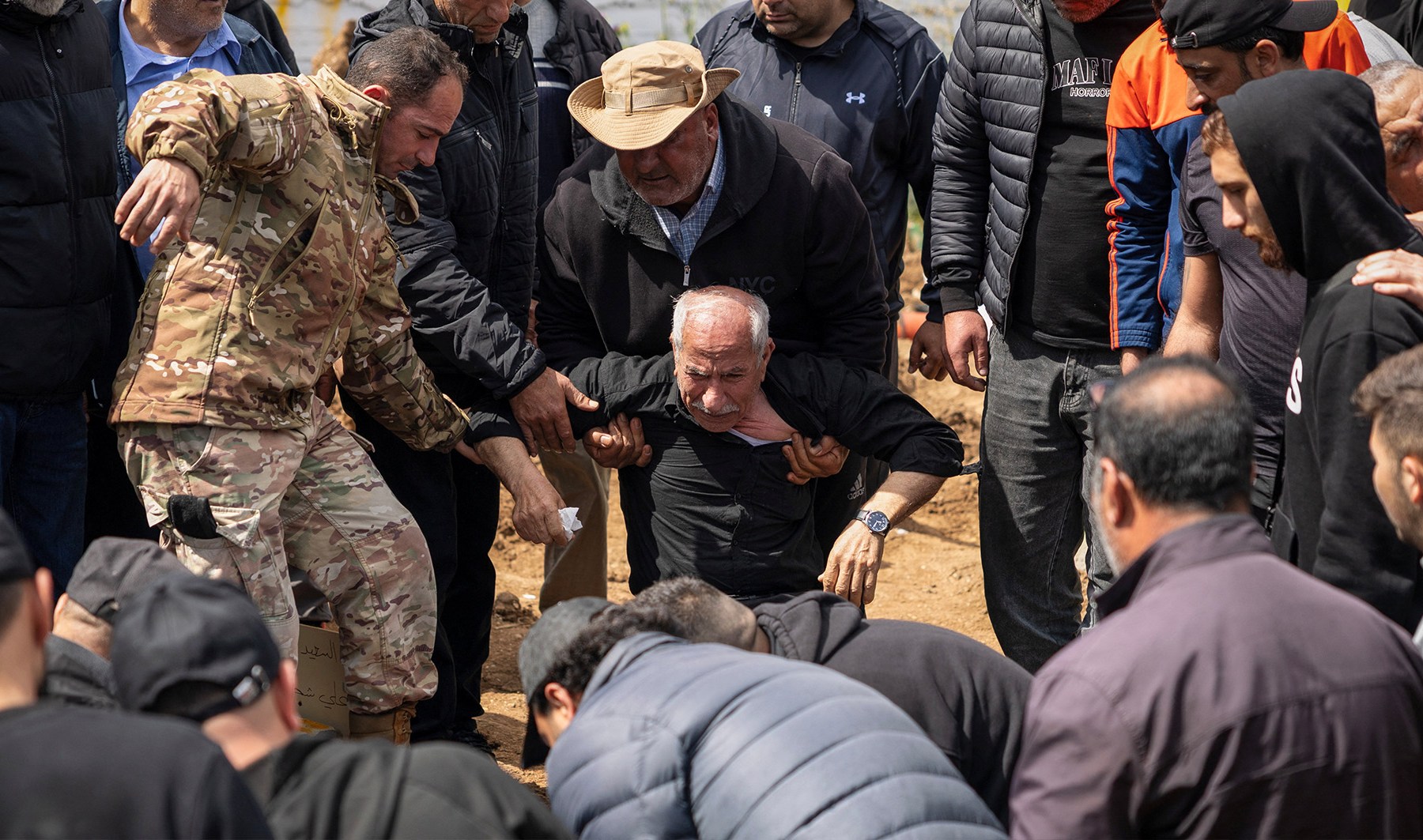 Serangan Israel Kembali menghantam Lebanon saat serangan darat semakin mendalam