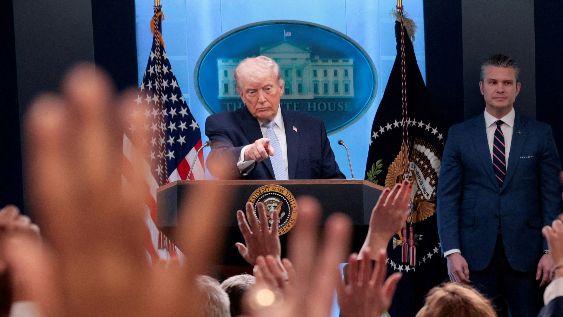 'Mengapa Iran menyetujui gencatan senjata mengingat rekam jejak AS dan Israel?'