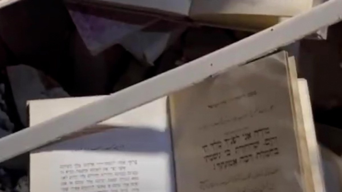 Iran mengatakan proyektil AS-Israel menghancurkan sebuah sinagoga di Teheran