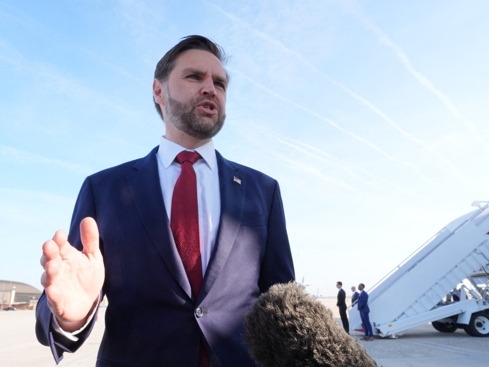 JD Vance mengharapkan pembicaraan perang AS-Iran yang 'positif' saat ia berangkat ke Pakistan