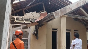 2 Rumah di Sukajaya Bogor Rusak Diterjang Angin Kencang, Sekeluarga Mengungsi