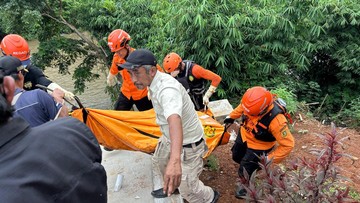 Lansia Hilang saat Menjala Ikan di Sungai Ciliwung Bogor Ditemukan Tewas