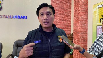 Polisi Bongkar Kamuflase Toko Kosmetik Jualan Tramadol di Gang Jakbar