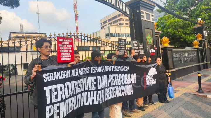 Tuntutan Massa Aksi untuk Andrie Yunus di Puspom TNI