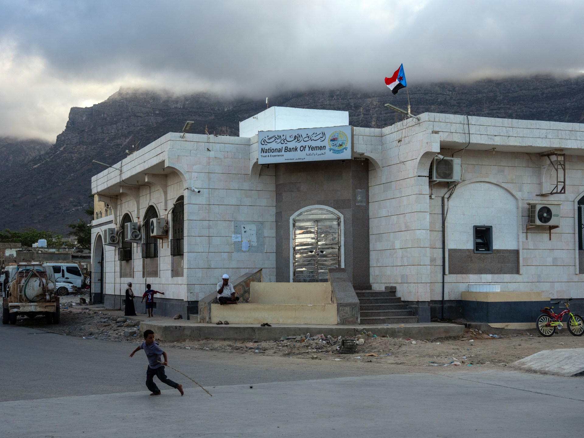 Terpaksa putus sekolah: Anak-anak Yaman berdagang sekolah demi bertahan hidup