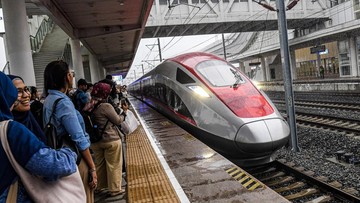 Aturan Bawa Skuter Lipat Saat Naik Whoosh, Cek Informasinya!