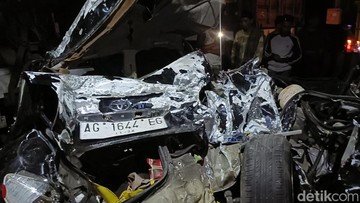 Truk Tabrak 5 Kendaraan di Probolinggo, 4 Orang Sekeluarga Tewas