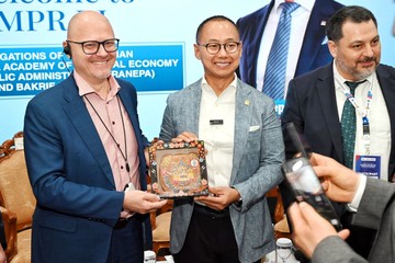 Konsisten Kawal Isu Energi Hijau, Eddy Soeparno Raih KWP Award 2026
