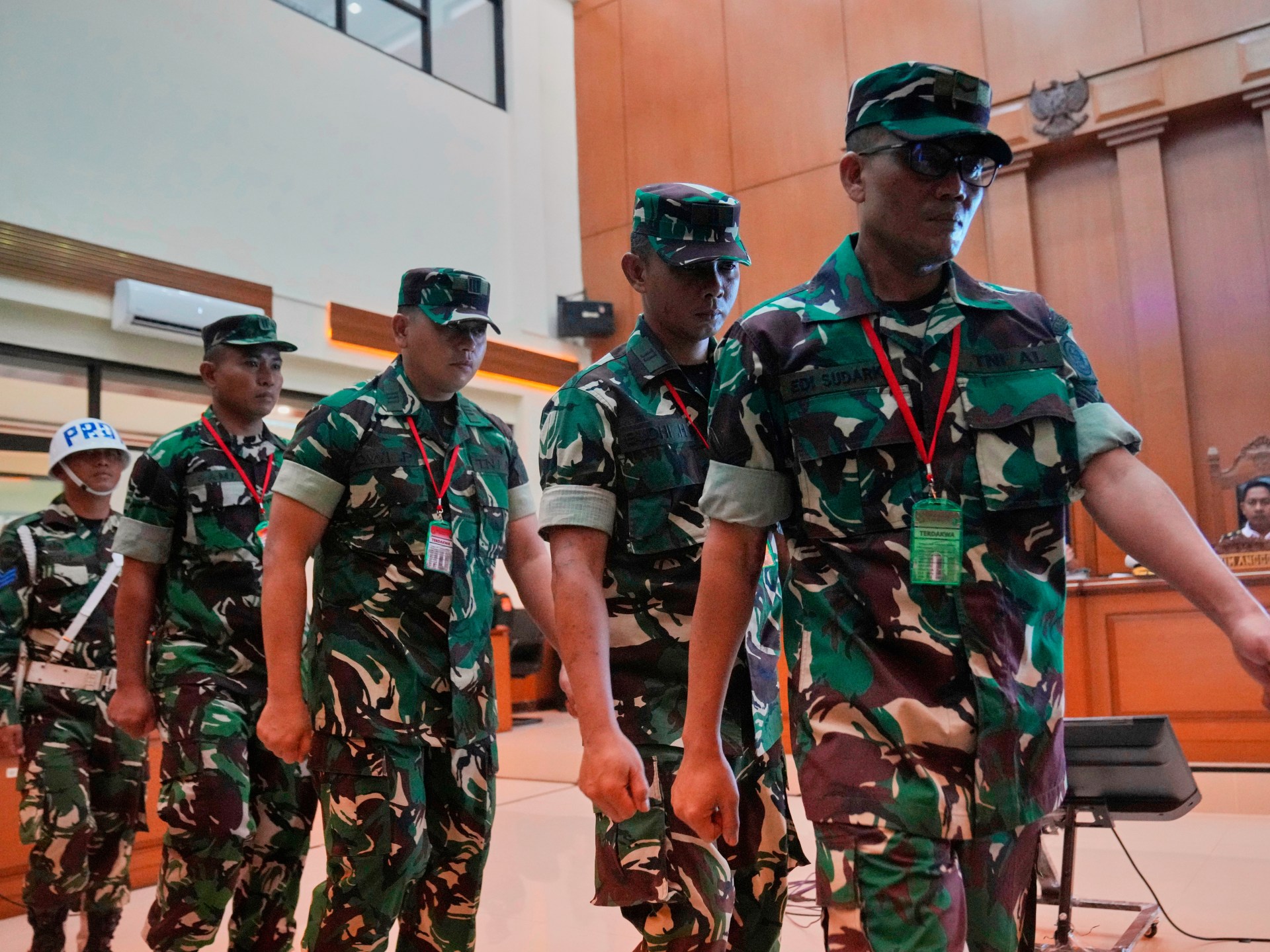 Indonesia mengadili empat tentara atas serangan asam terhadap aktivisme