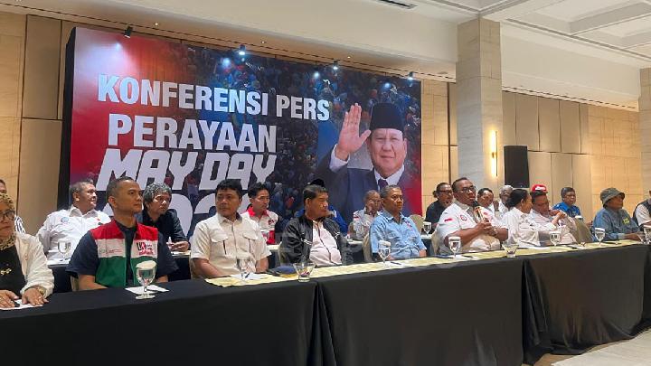 KSPSI Ungkap Alasan Prabowo Berbagi Kaus dan Payung di May Day