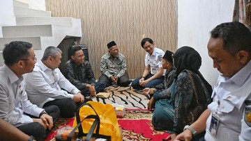 Menhub Melayat ke Bu Guru Nurlaela Korban Kecelakaan KA, Jamin Beri Bantuan