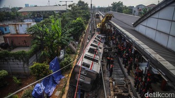 Saksi Bisu Tragedi Kecelakaan KA di Bekasi