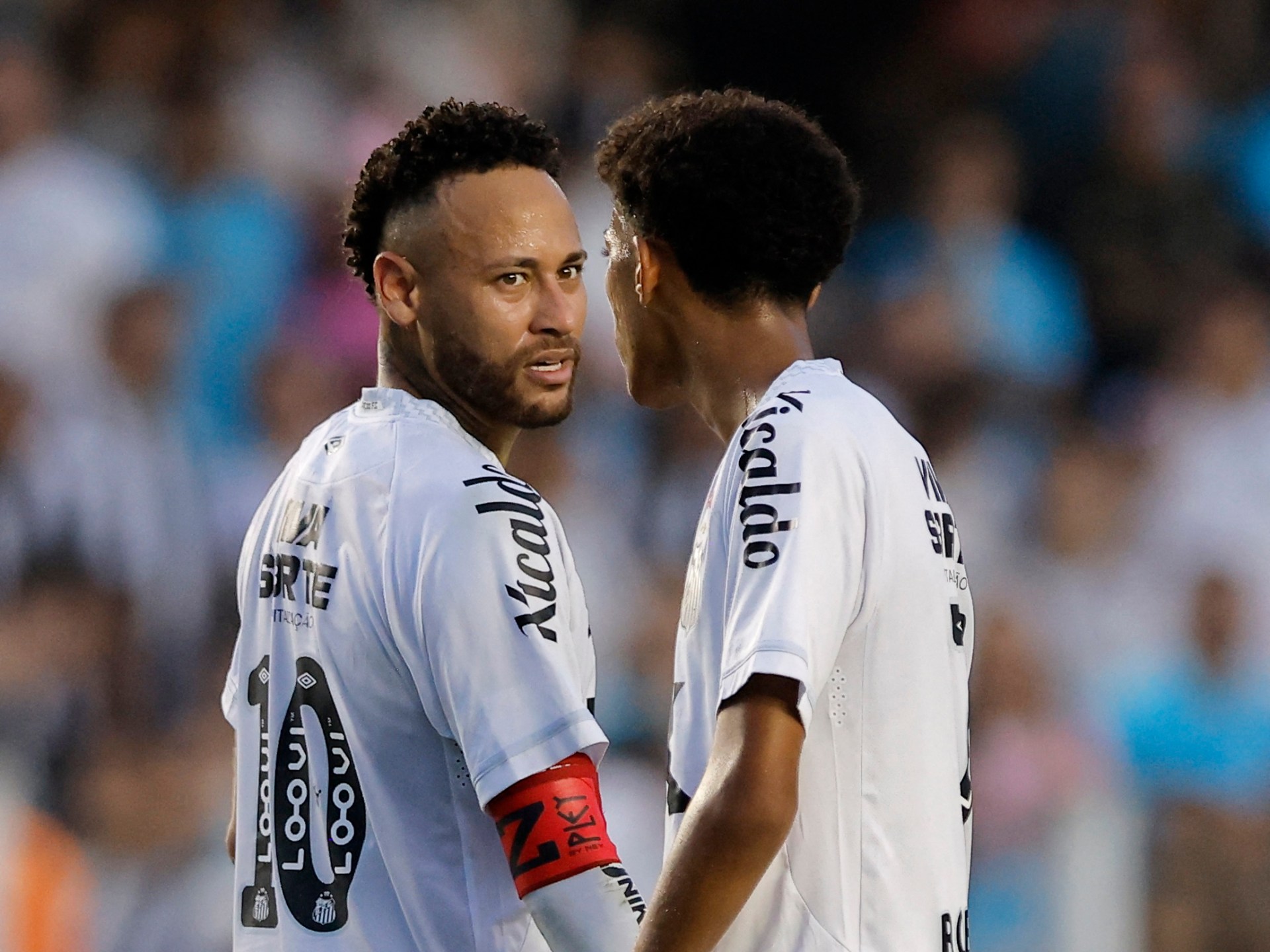 Neymar meminta maaf kepada putra Robinho setelah menamparnya saat latihan