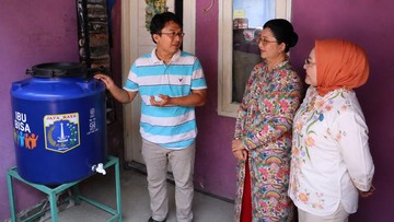 TP PKK DKI & Daya Wanita PAM JAYA Bagikan 357 Toren Air Gratis di Jaktim
