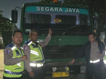 Bisa-bisanya Truk Trailer Lawan Arah di Jl Cacing Jakut, Sopir Langsung Ditilang