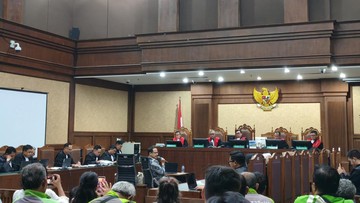 Jaksa Protes Pertanyaan Tak Relevan, Pengacara Nadiem: Izin Ketawa Majelis