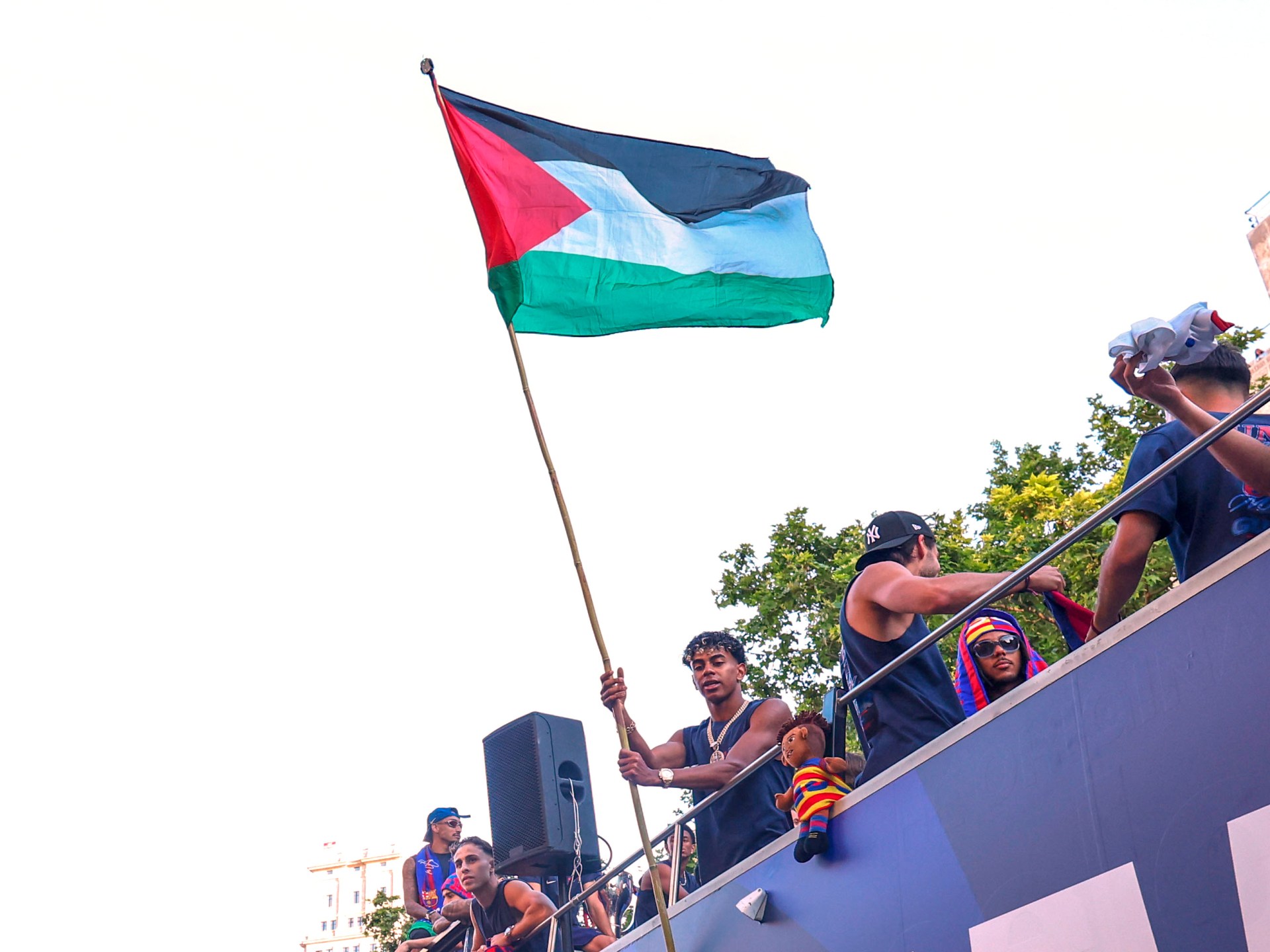 'Love you, from Gaza': Fans, atlet memuji pengibaran bendera Palestina di Yamal
