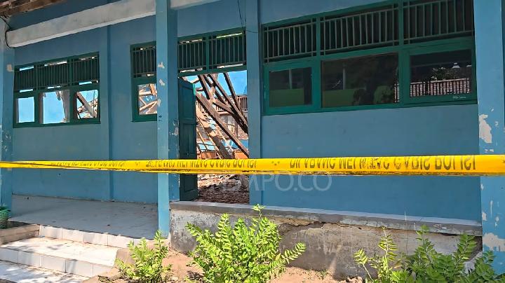 atap-sekolah-di-sragen-ambruk-menimpa-siswa-dan-guru
