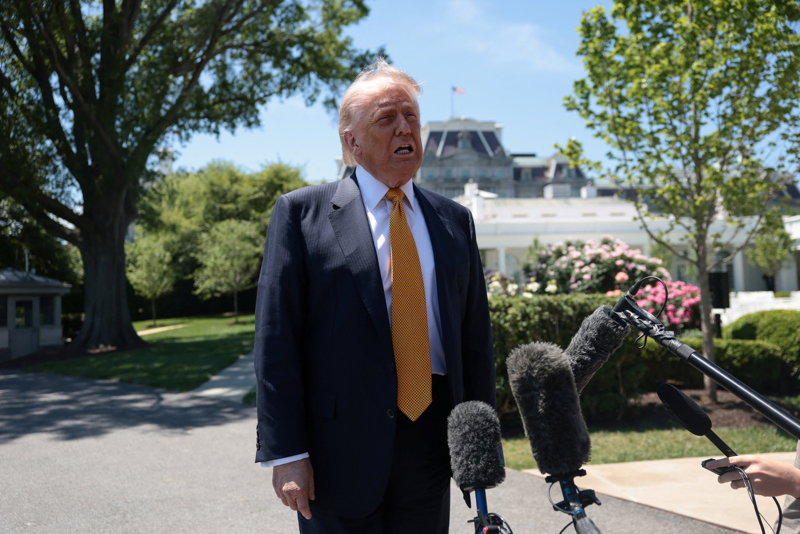 Trump mengabaikan pertanyaan mengenai 'garis merah' AS untuk gencatan senjata Iran