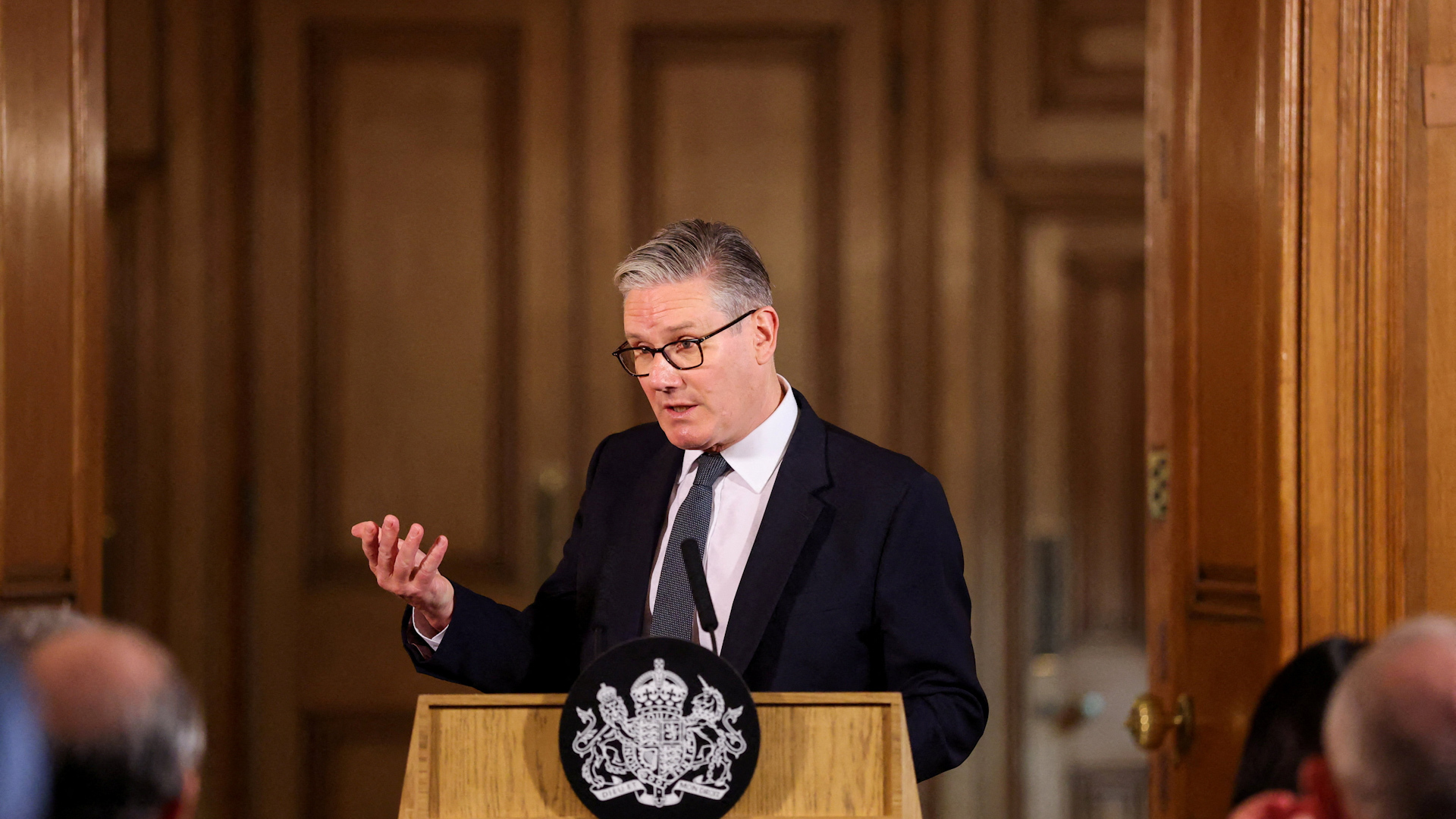 Starmer berisiko karena ia mendorong Partai Buruh menjadi 'Partai Konservatif baru'