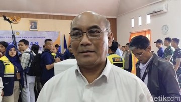 KNKT Cek 'Black Box' Taksi Green SM Investigasi Kecelakaan Kereta di Bekasi
