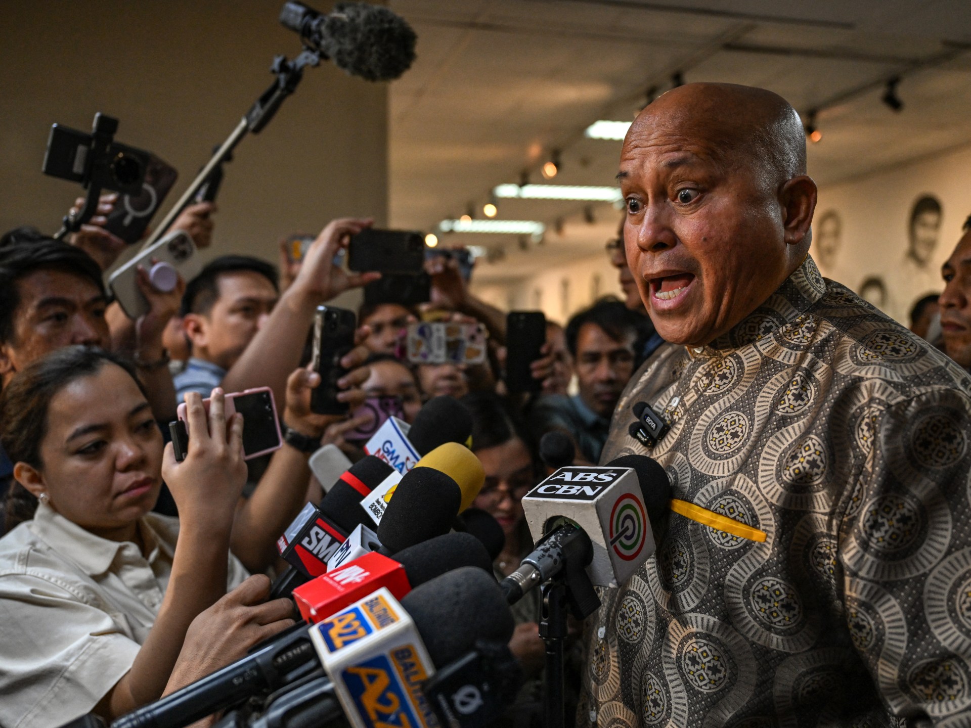 Suara tembakan terdengar di Senat Filipina tempat anggota parlemen bersembunyi