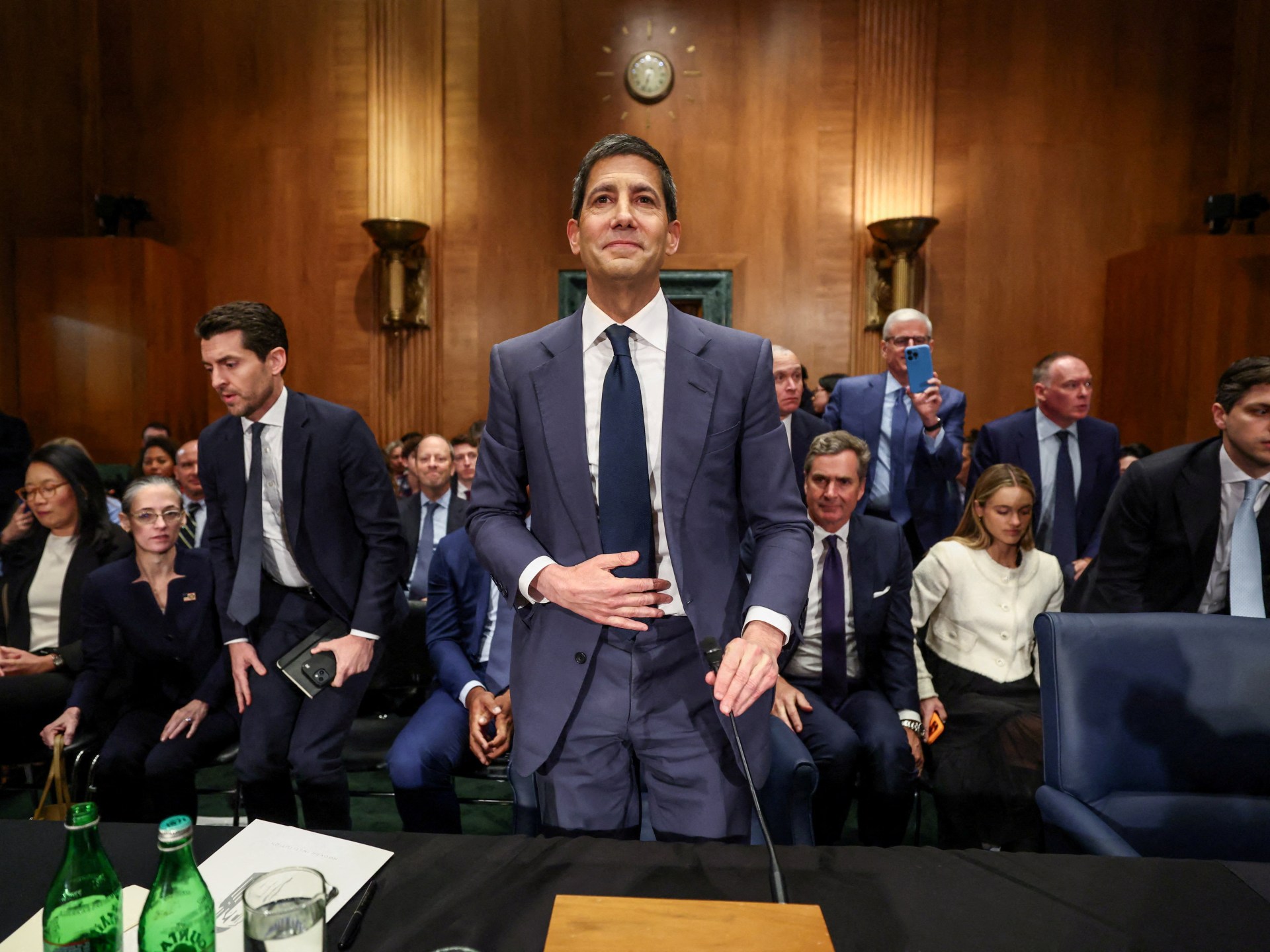 Kevin Warsh dikukuhkan sebagai ketua baru Federal Reserve AS di tengah kontroversi