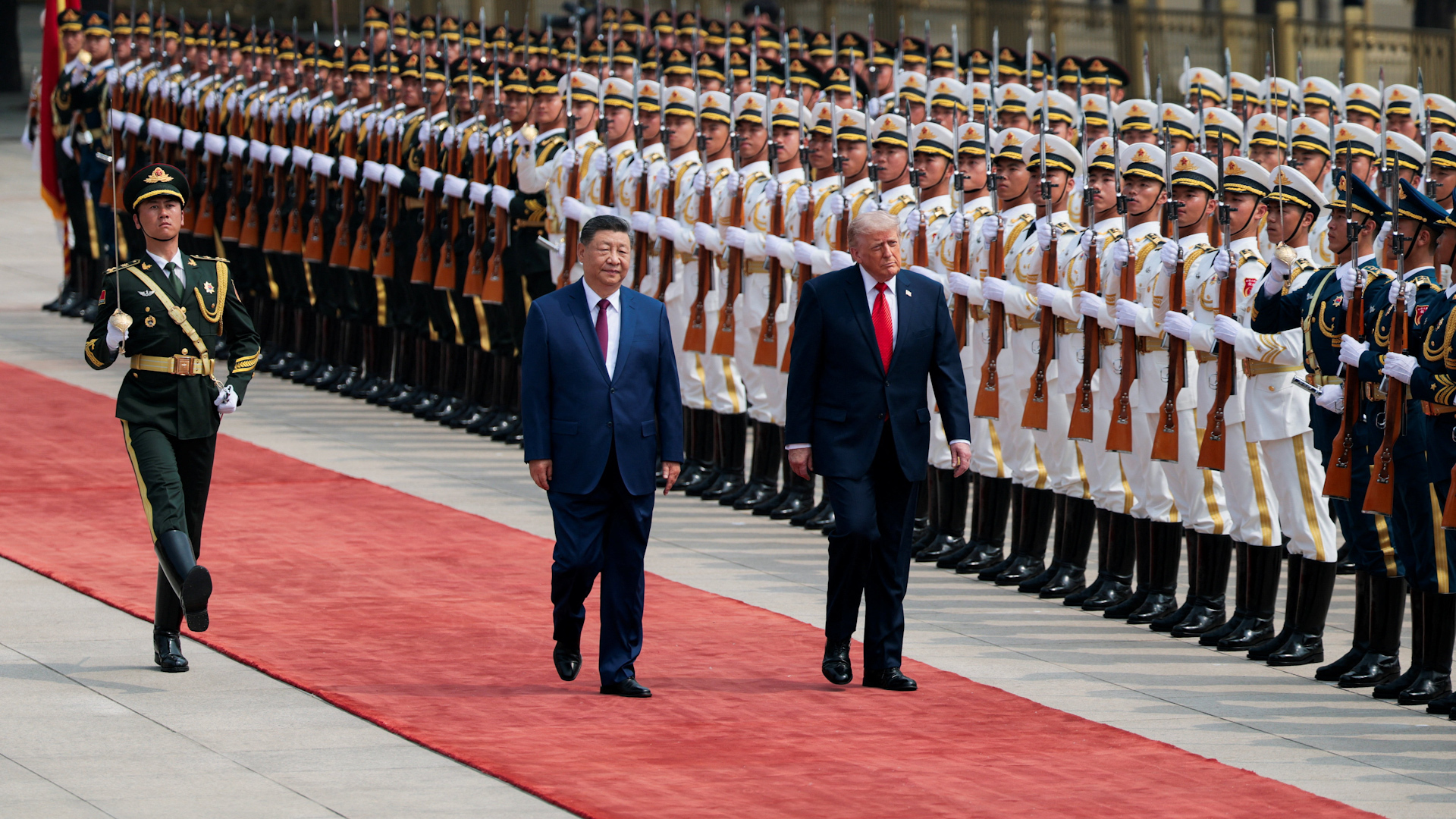Xi Jinping menyambut Donald Trump dengan upacara menjelang pertemuan berisiko tinggi