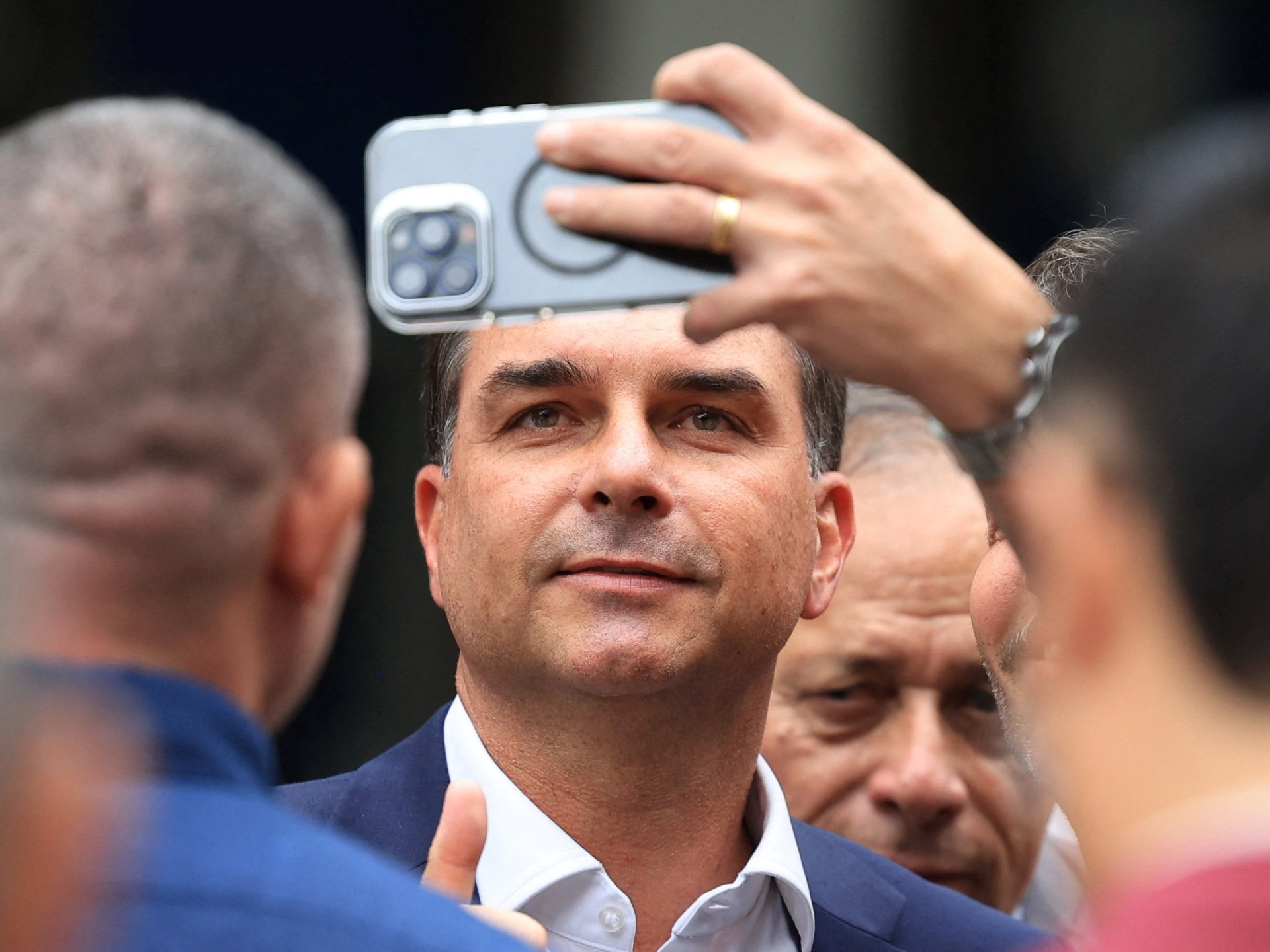 Jajak pendapat menunjukkan Lula dan Bolsonaro sama-sama unggul sebelum pemilihan presiden Brasil