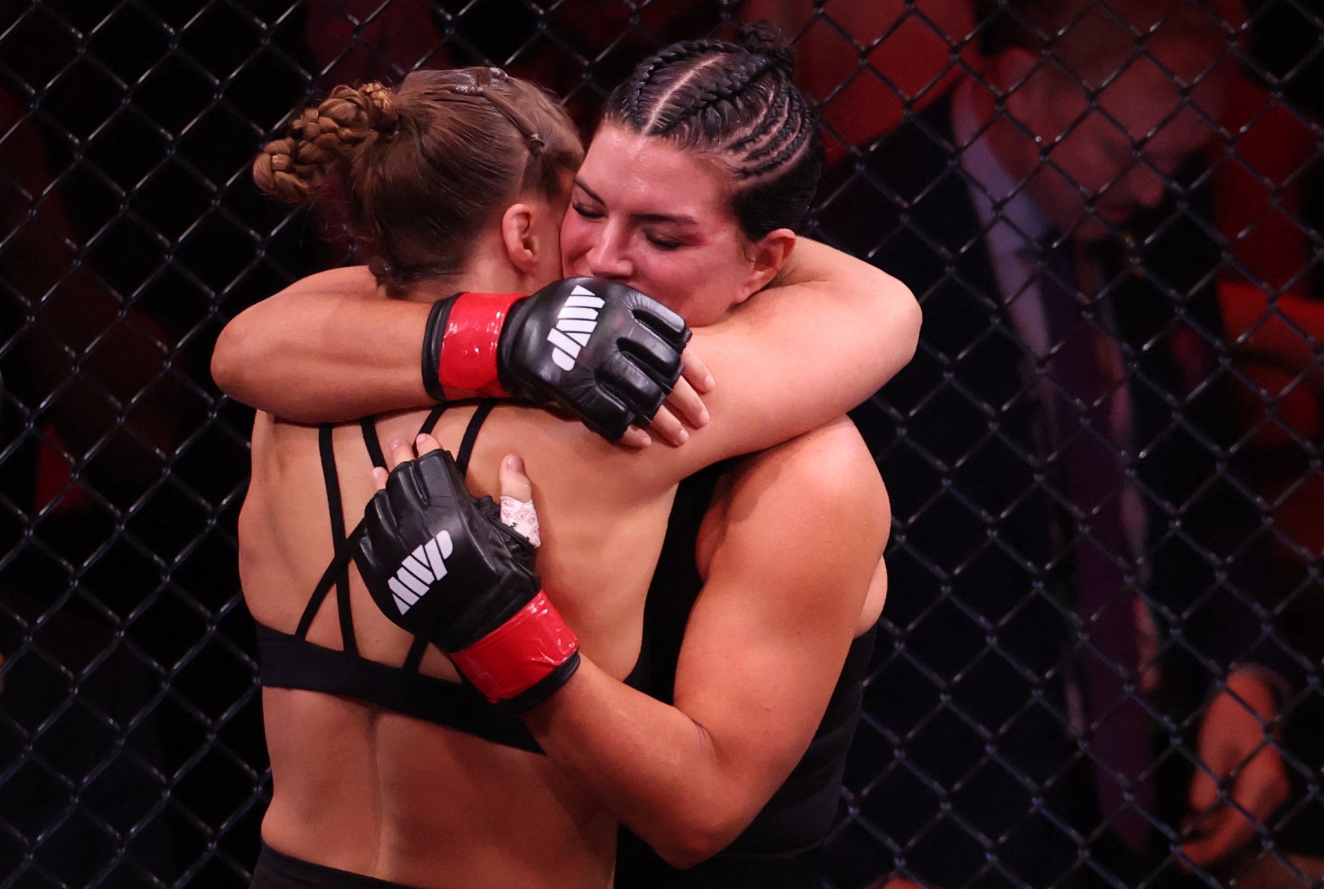 Ronda Rousey mundur lagi setelah kehilangan kuncian 17 detik dari Gina Carano