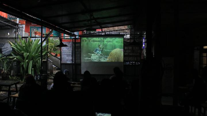 Pasutri di Bandung Gelar Nobar Film Pesta Babi di Kafe