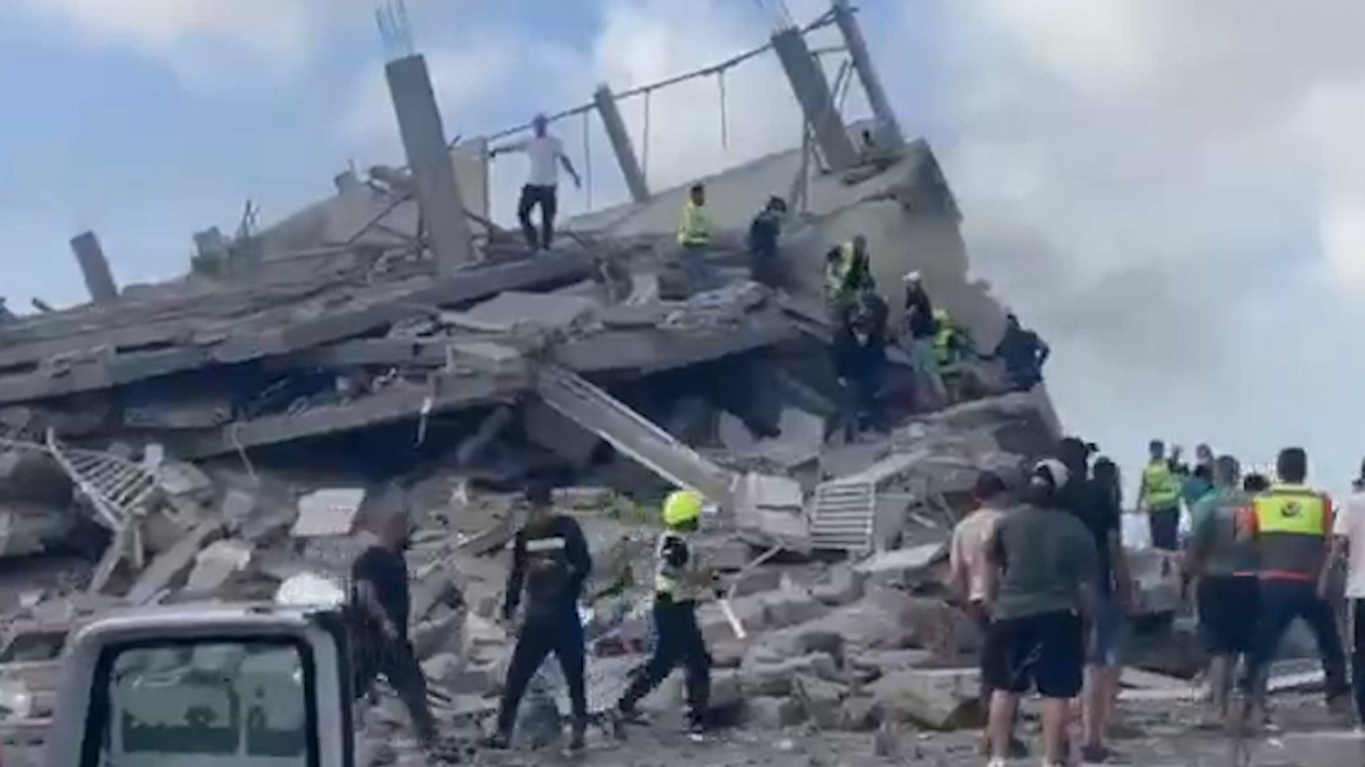 Gelombang baru serangan Israel menghantam Lebanon meskipun ada senjata gencatan