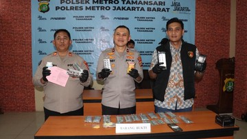 Polisi Bongkar Warung Sembako Jual Tramadol dan Hexymer di Jakbar