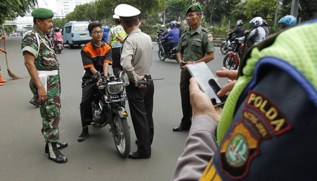 gerindra-tegur-kadernya-yang-tak-pakai-helm-saat-naik-harley