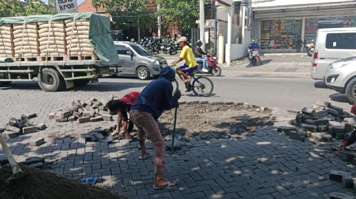 Pemkot Semarang Segera Beton Jalan Citarum