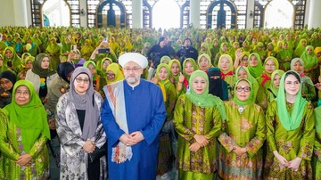 Khofifah Hadiri Harlah ke-80 Muslimat NU, Serukan Perdamaian Dunia ke PBB