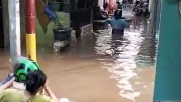 Kebon Pala Jaktim Dapat Banjir Kiriman 140 Cm, Ketua RT Bilang Masih Aman