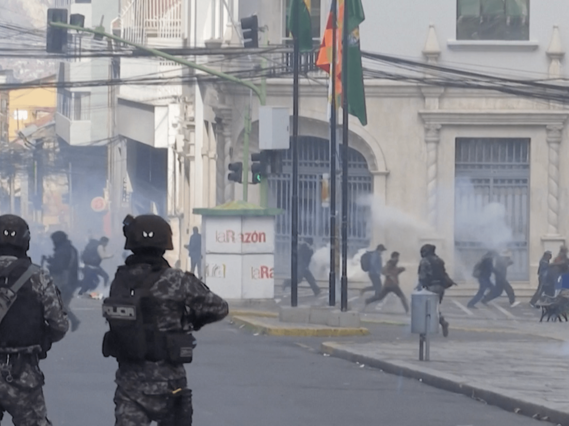 Penambang Bolivia bentrok dengan polisi yang menuntut presiden mengundurkan diri
