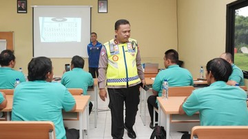 Korlantas Polri Latih Pengemudi Taksi di ISDC Serpong, Tingkatkan Keselamatan di Jalan