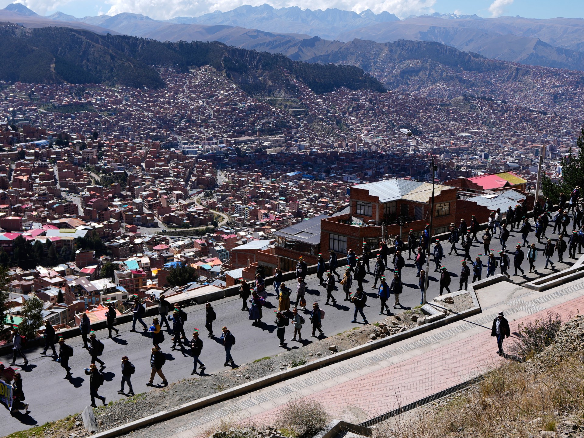 Foto: Ribuan orang menuntut pengunduran diri presiden di La Paz, Bolivia