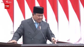 Gestur Prabowo Cari Kopi di Podium Curi Perhatian Sidang Paripurna DPR