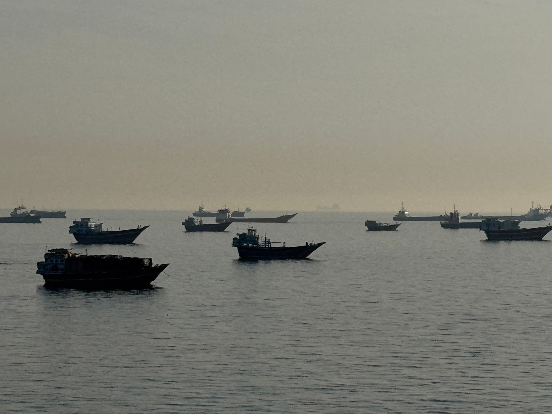Supertanker Tiongkok keluar dari Hormuz seiring Trump dan Vance membicarakan kesepakatan Iran